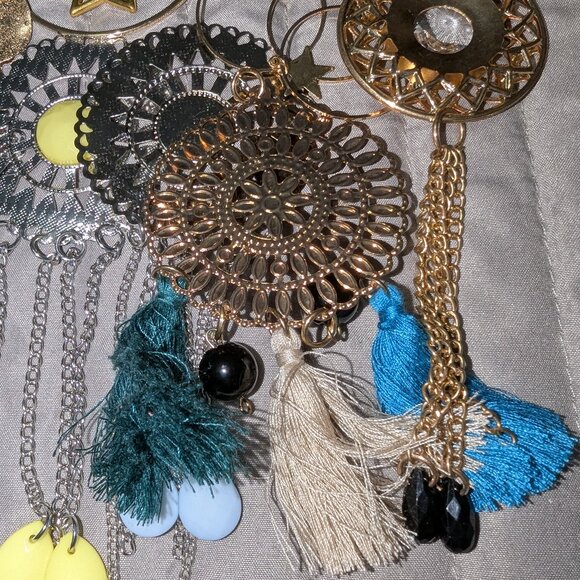 $3 with Bundle ~ Mixed Pendant/Jewelry Findings Lot 5312 - Picture 5 of 5